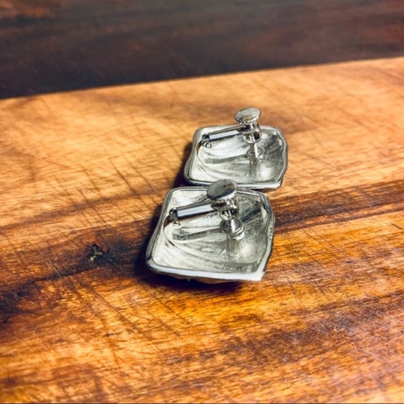 Vintage Clip and Screw Back Rhodium Shell Shaped Earrings - Picture 3 of 5